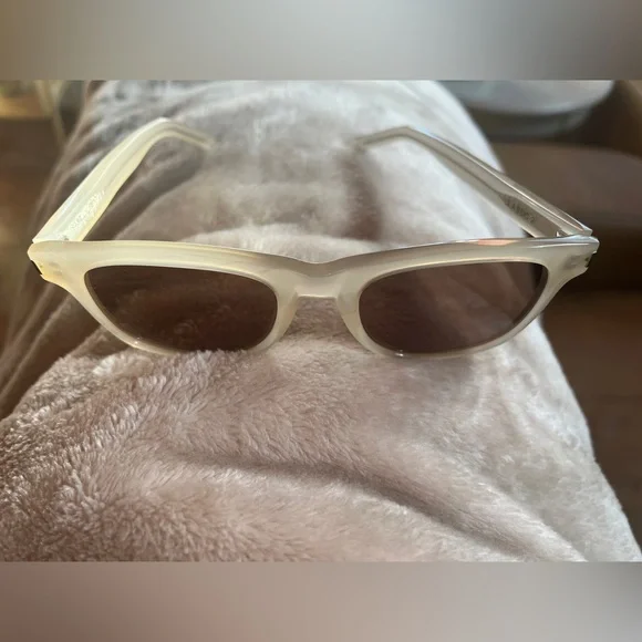 Vintage Saint Laurent Clear Tan Sunglasses with leather case - Picture 5 of 7